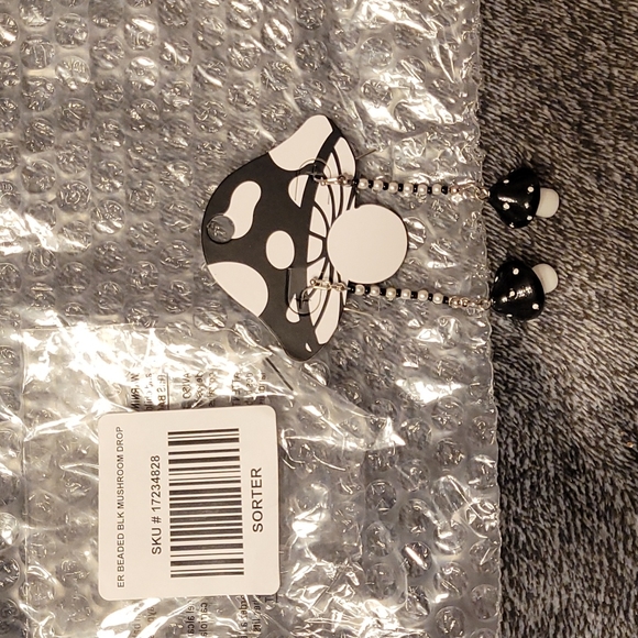🎉HPx2🎉 Black+White Mushroom Earrings - Picture 3 of 3